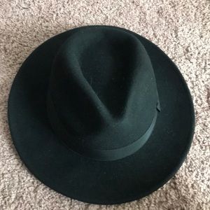 Aldo black hat with ribbon.